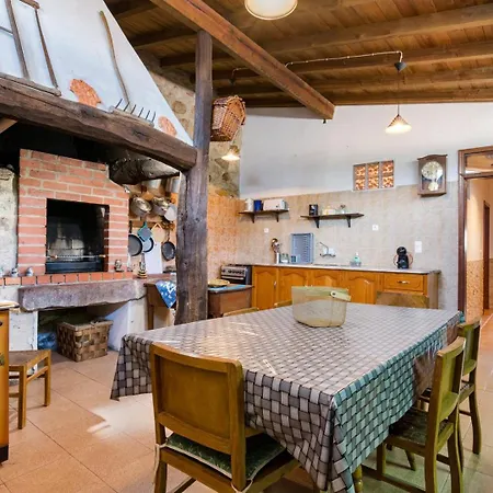 Time-traveler's Paradise In Gois Pensjonat